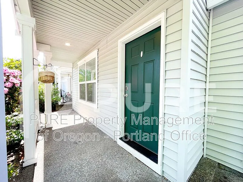 3 bed, 1.5 bath, 1300 sqft, $2,595 — Photo 2