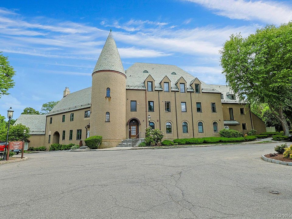 1st image of 100 Chateau Lane #8