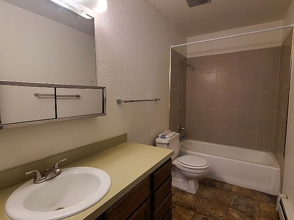 4th image of 1420 Taft Ave APT C