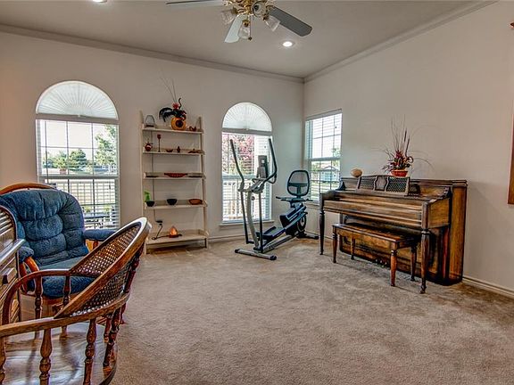 3rd image of 91 Owen Ln