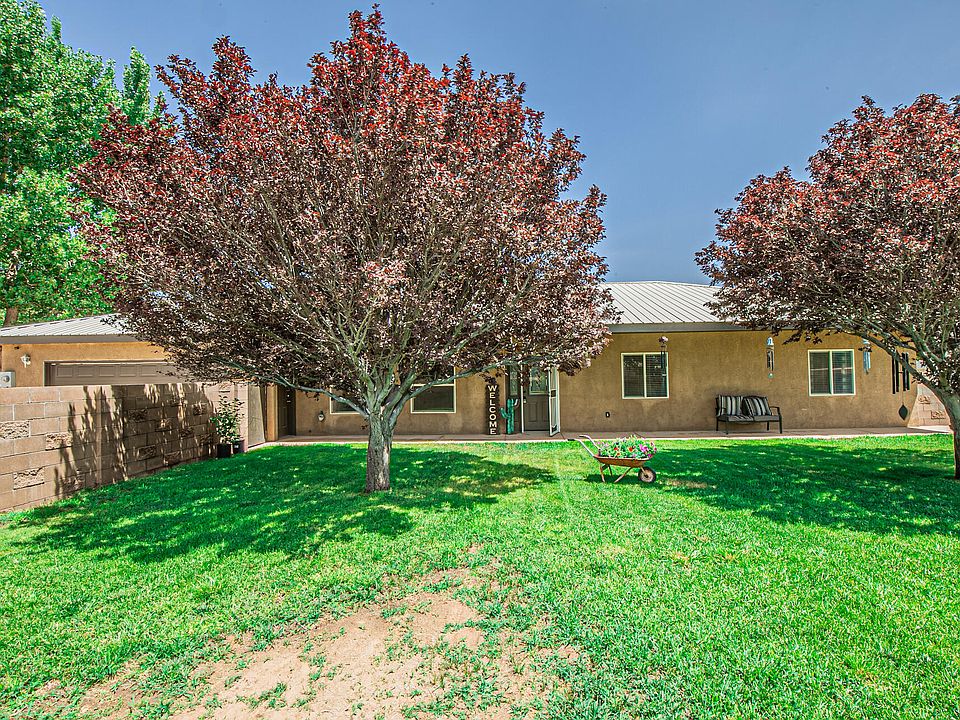 1st image of 8 Miguel Ln