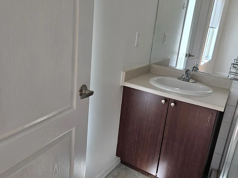 3120 Boxford Cres #5 — Photo 20