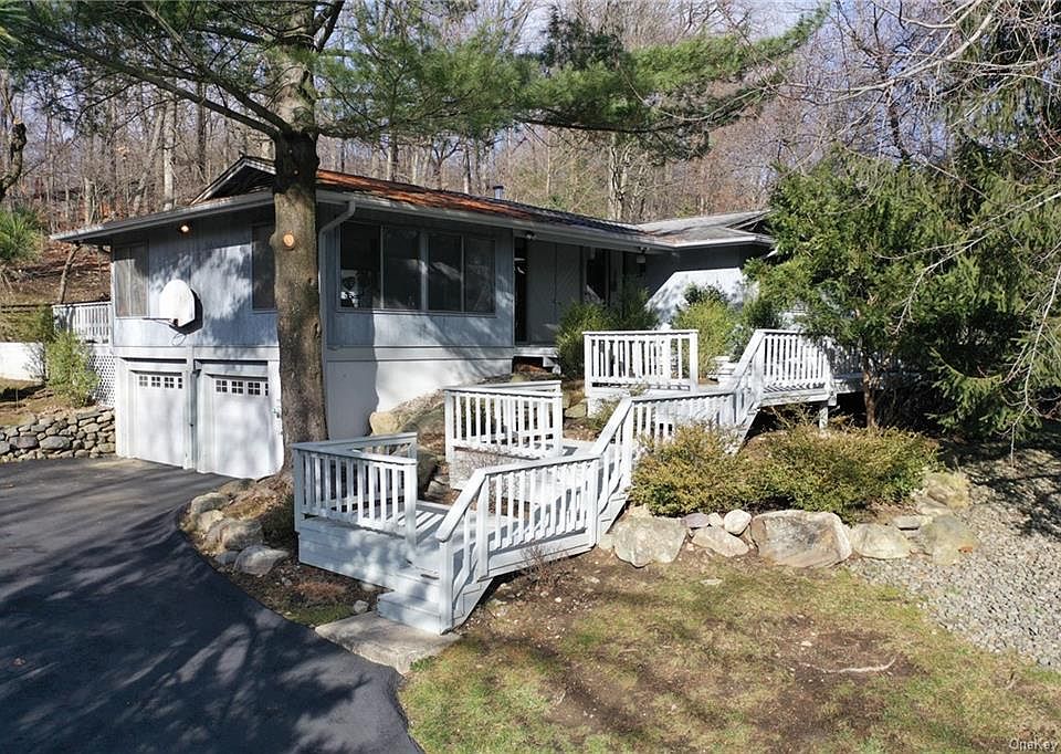 1st image of 35 Halley Dr