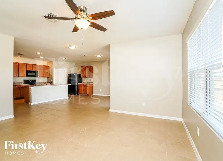 1402 NW Juanita Pl — Photo 3