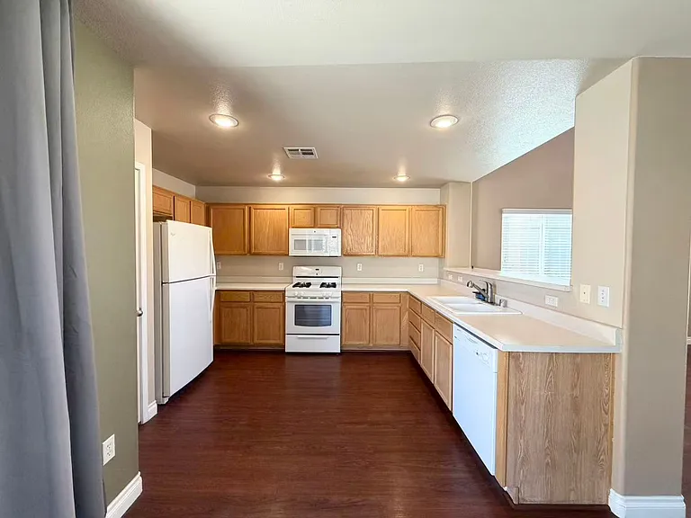 3925 Philomena St — Photo 5