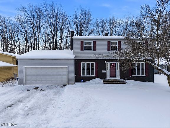 3rd image of 29819 Sutton Dr