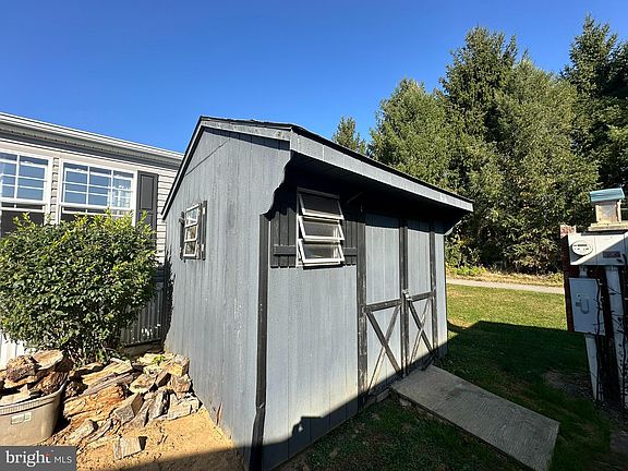3rd image of 5241 Brunswick Ln