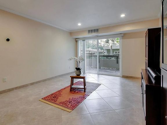 5th image of 292 Tradewinds Dr APT 3