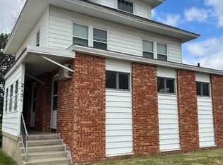 215 E Charles St, Oelwein, IA 50662