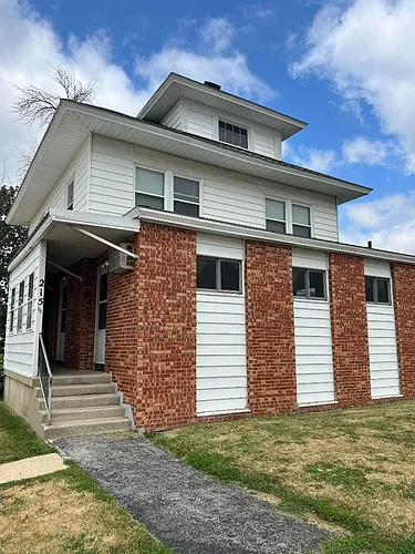 215 E Charles St Photo 1