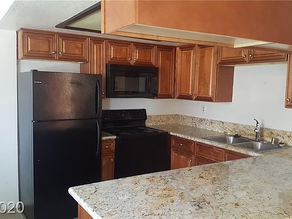 2nd image of 4221 Sanderling Cir Unit 275