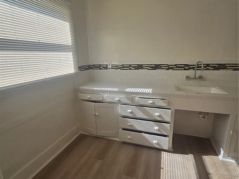 942 E 2nd St #7 — Photo 7