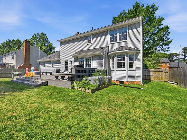 368 Gainsborough Rd — Photo 39