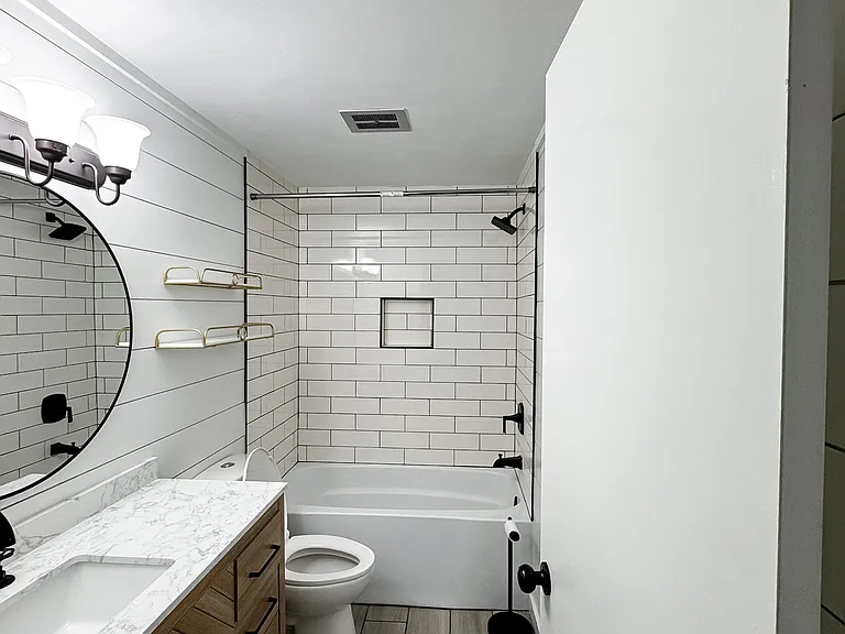 1446 Pilgrim St — Photo 17