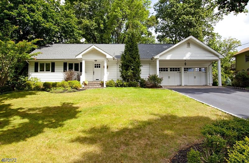 1st image of 9 Hickory Dr