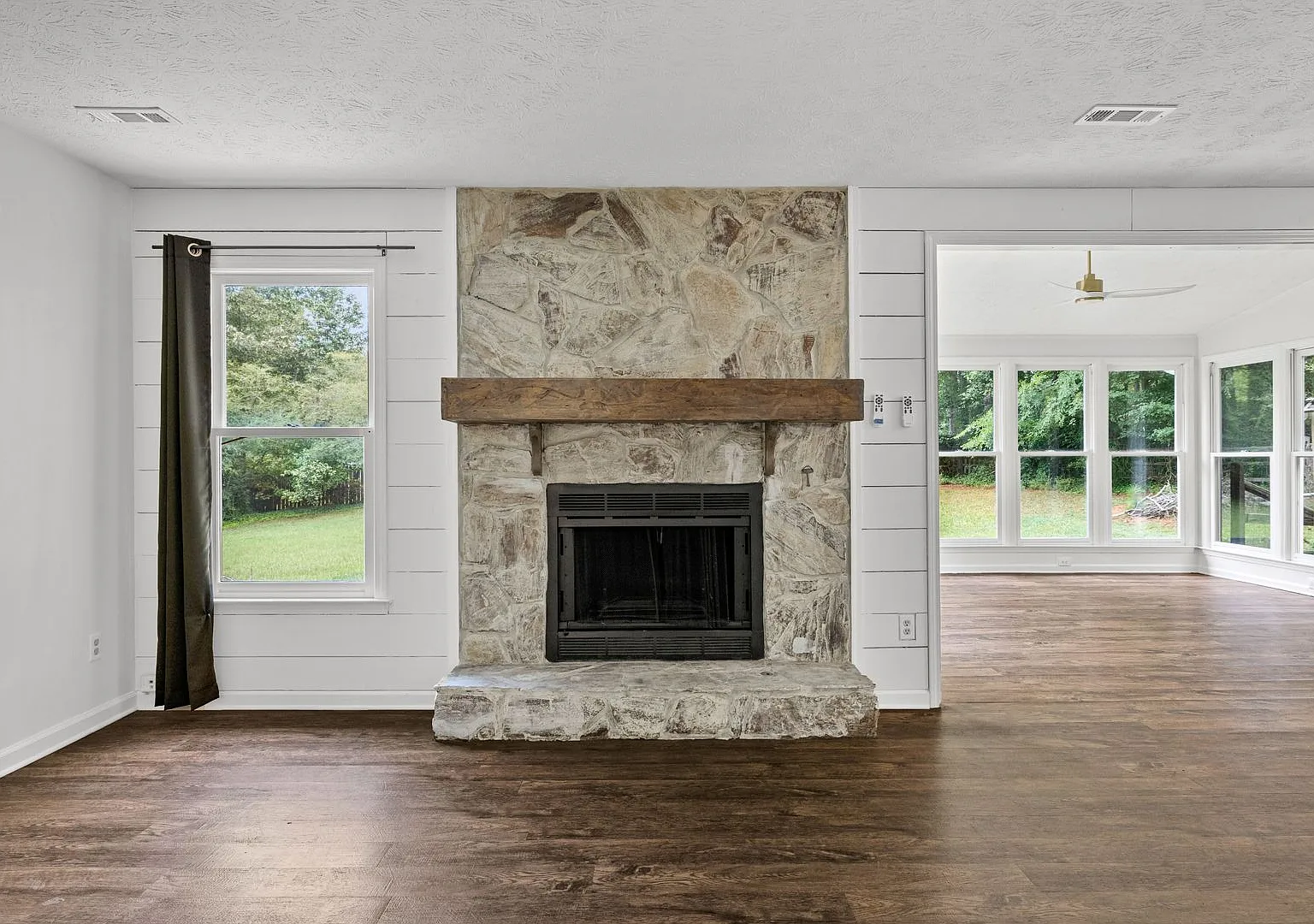 Updated 3 bedroom in Starr's Mill School District — Photo 4