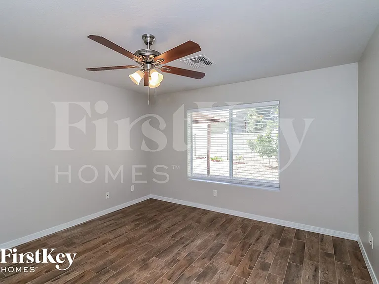 2854 E Phelps Rd — Photo 8