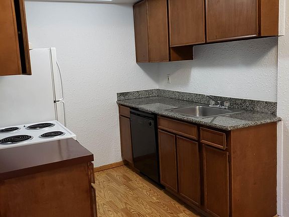 3rd image of 3320 S Ainsworth Ave APT 3