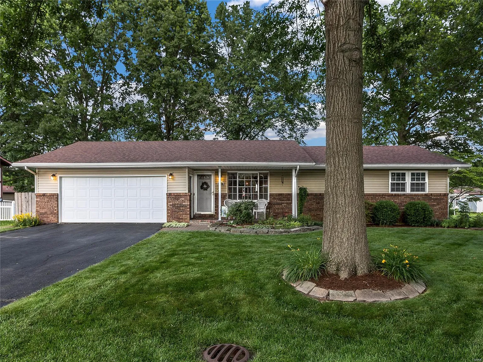 111 James Dr photo 1