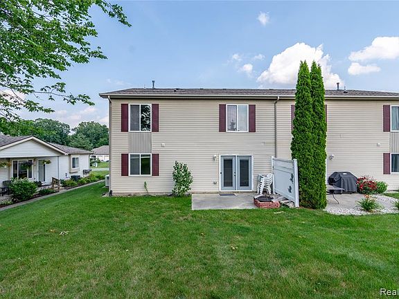 2nd image of 9538 Woodside Cir
