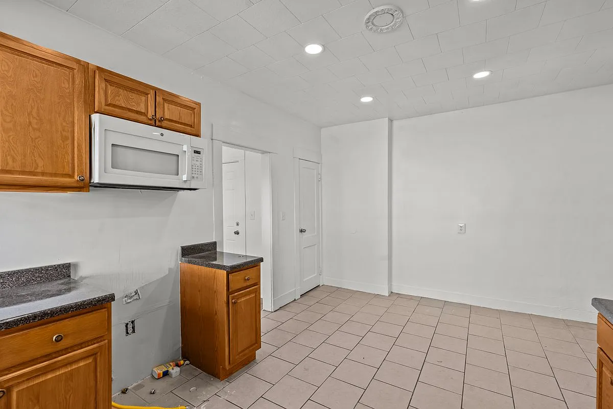 3 bed, 1393 sqft, $2,000 — Photo 4