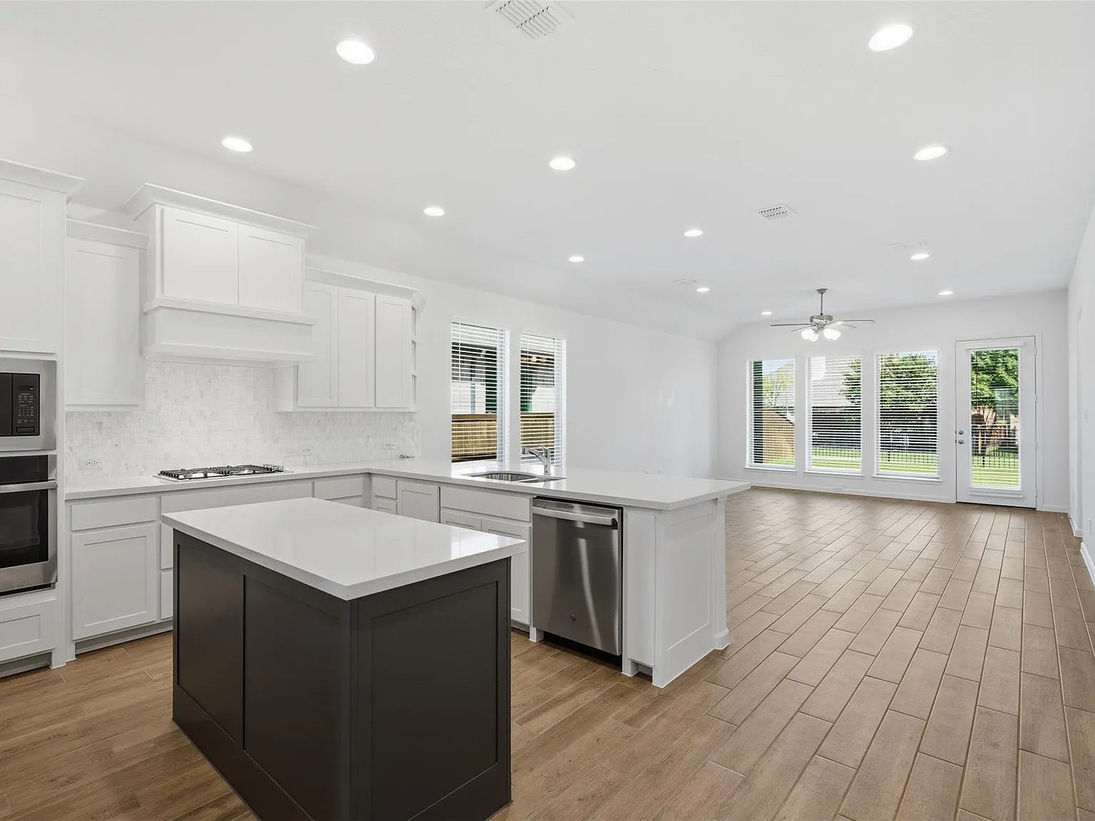 4 bed, 2034 sqft, $2,800 — Photo 4