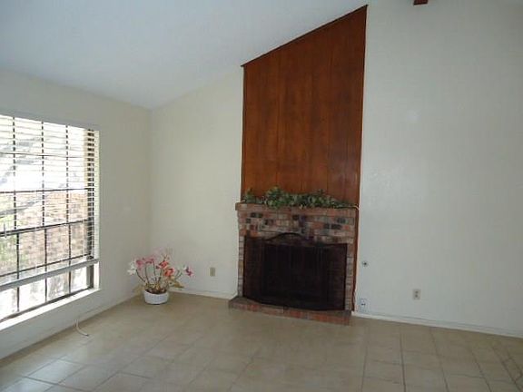 3rd image of 7045 Orizaba Ave