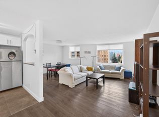 9916 113th St NW #602, Edmonton, AB