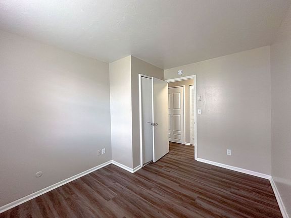 4th image of 610 S Washington St #1