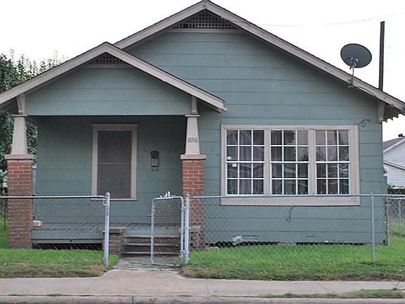 Easy access to Metro Rail, public library, stores, clinic and much more.