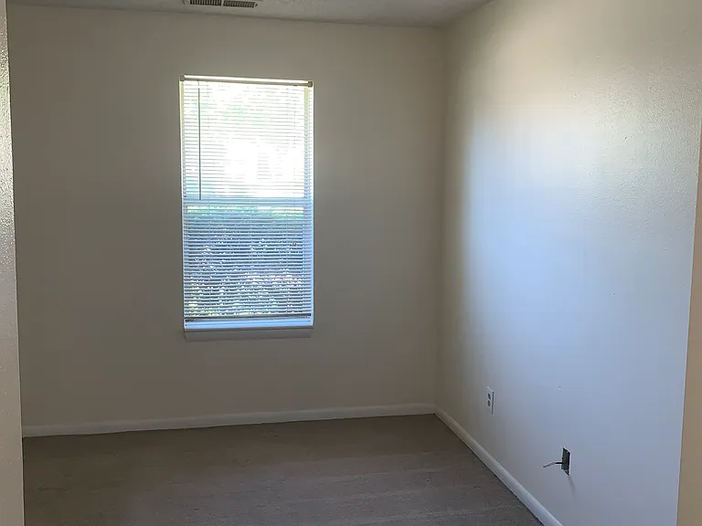 302 Greenwood Dr #302 — Photo 4