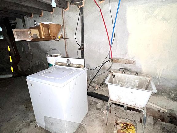 2nd image of 2023 E Tioga St