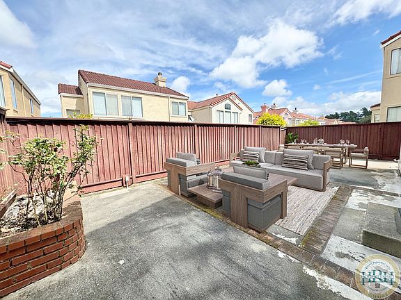 3rd image of 318 Cerro Dr
