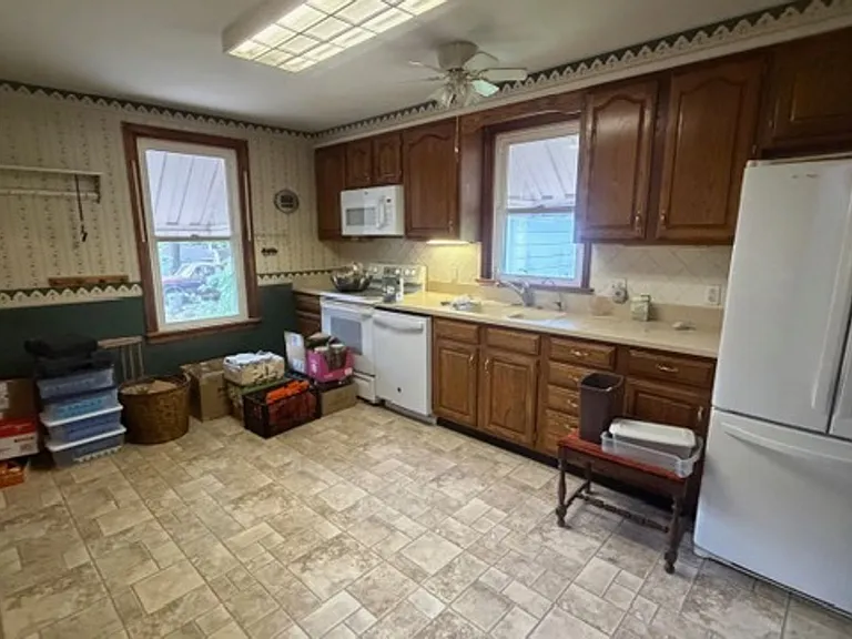 520 W 8th St — Photo 10