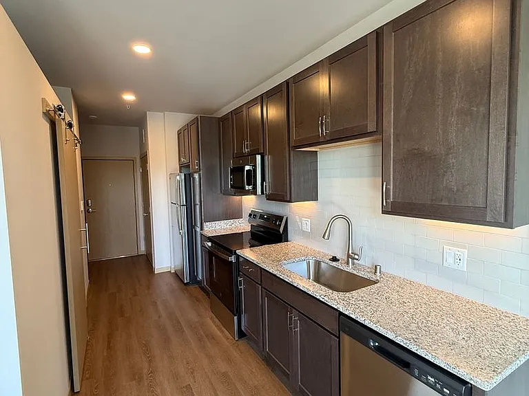 Mira Apartments — Photo 31