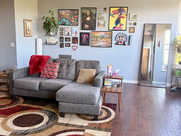 1621 S Halsted St APT 402, Chicago, IL 60608