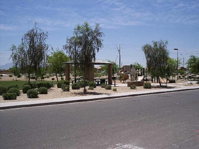 2nd image of 12512 N Pasadena Avenue