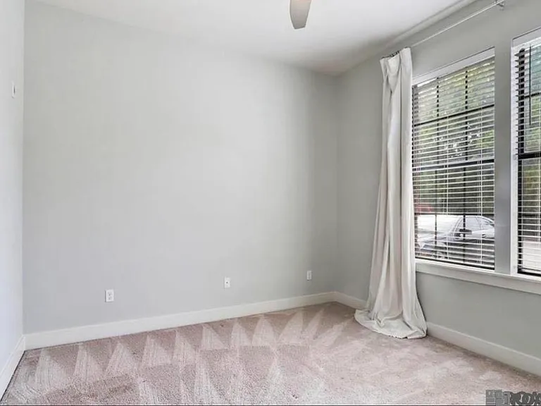 333 E Boyd Dr #17 — Photo 9