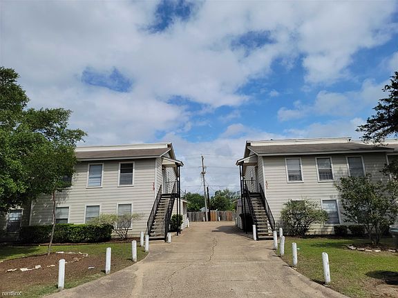 3rd image of 319 Manuel Dr APT B