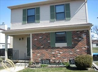 2nd image of 2848 Roundtree Dr #1