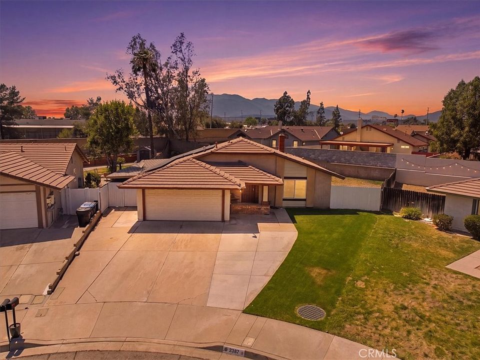 1st image of 2387 La Salle Ave