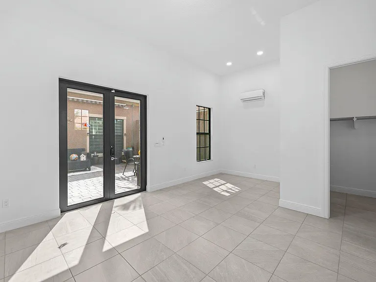 9368 Cantal Cir E — Photo 46