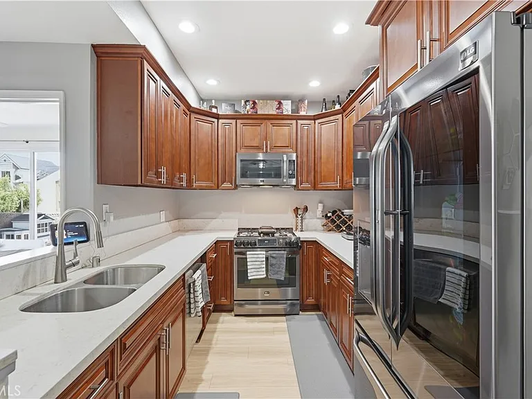 640 W 4th St — Photo 12