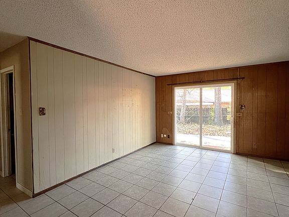 2nd image of 1048 Anderson Dr