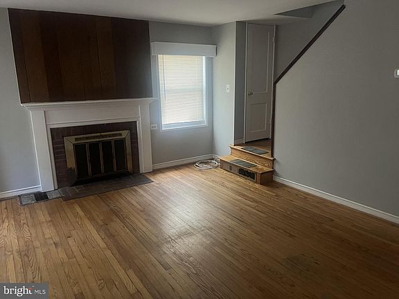 2nd image of 1006 S Columbus St