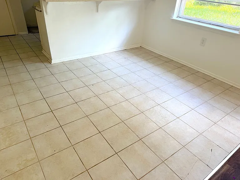 1822 Oaklawn St — Photo 6