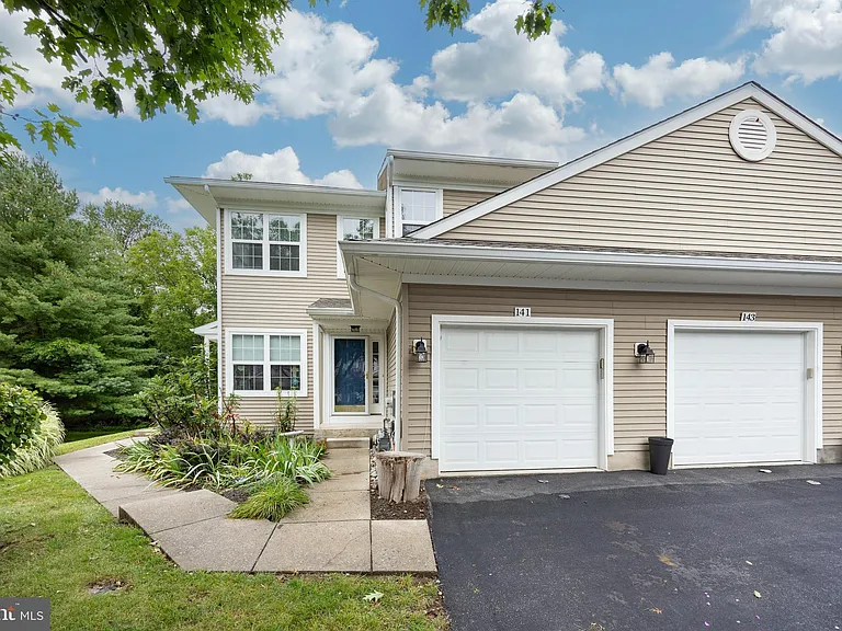 141 Stewarts Ct #307 — Photo 2