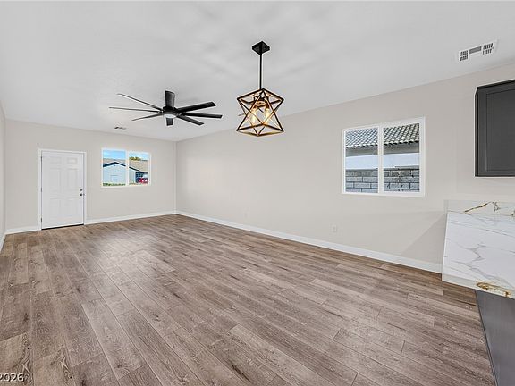 5th image of 101 Ironton St