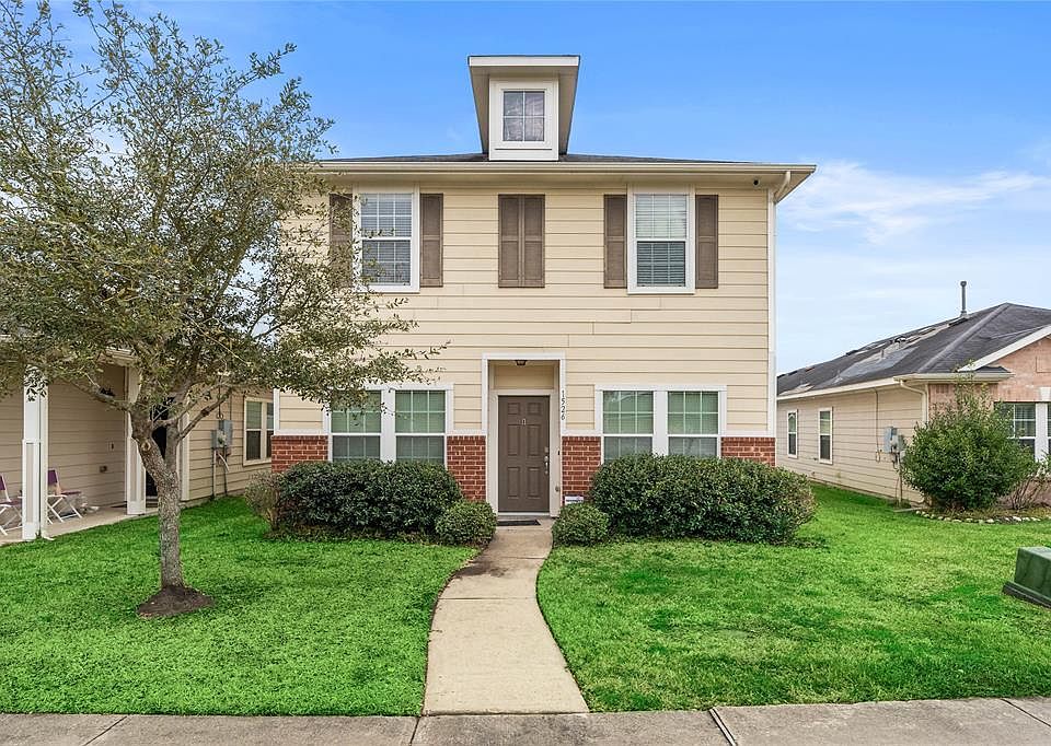 1st image of 1526 Claremont Garden Cir