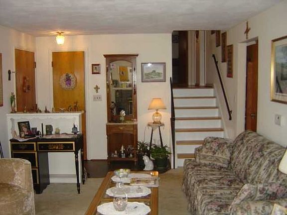 3rd image of 166 Wendover Rd
